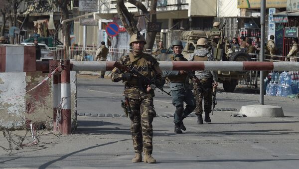 Афганские военные возле места теракта в Кабуле - Sputnik Беларусь