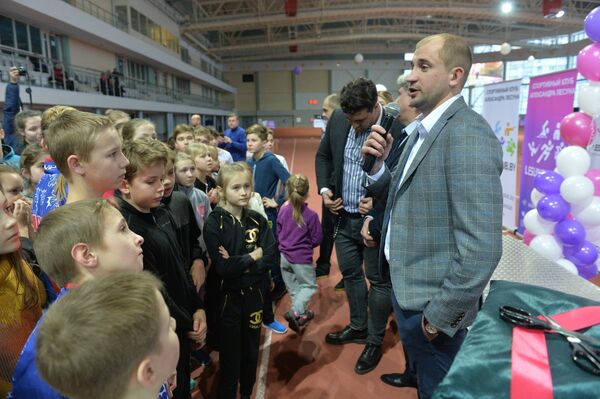 Во время открытия Александр Лесун пообщался с юными спортсменами - Sputnik Беларусь