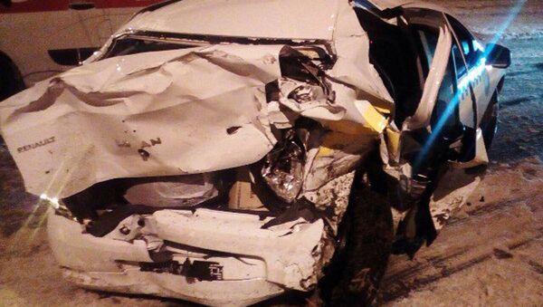 Разбитый автомобиль такси в Витебске - Sputnik Беларусь