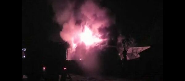 Спасатели сняли, как тушили горевший сарай в Светлогорске Спасатели сняли, как тушили горевший сарай в Светлогорске - Sputnik Беларусь