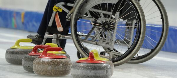 Спортсмен на тренировке сборной России по керлингу среди инвалидов - Sputnik Беларусь