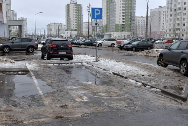 Парковочные места для инвалидов пустуют только в дневное время - Sputnik Беларусь