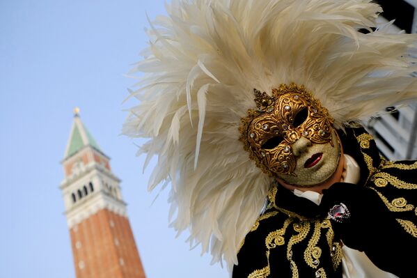 Самая папулярная маска на Венецыянскім карнавале - гэта Каламбіна. - Sputnik Беларусь