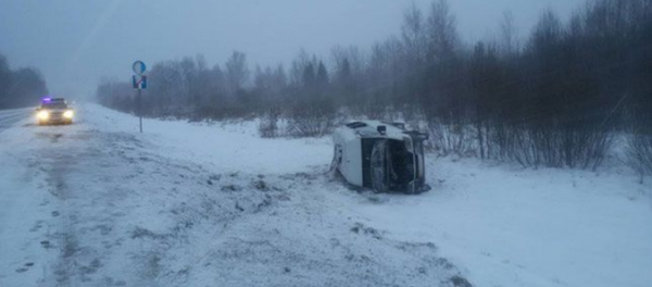 Микроавтобус с 15 пассажирами опрокинулся в Полоцком районе - Sputnik Беларусь