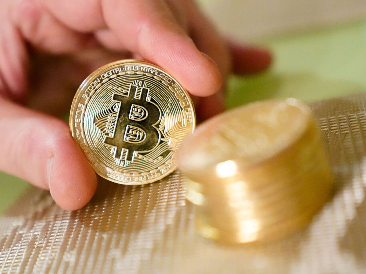 Не может не летать: сколько на самом деле стоит биткоин - 30.03.2021,  Sputnik Беларусь