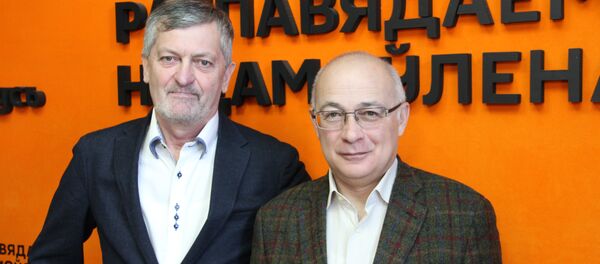 Заместитель главного редактора, шеф-редактор журнала Родина Игорь Коц и доктор философских наук Семен Экштут Заместитель главного редактора, шеф-редактор журнала Родина Игорь Коц и доктор философских наук Семен Экштут - Sputnik Беларусь