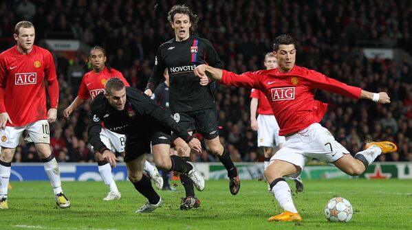 В 2008 году Роналду новым клубным рекордсменом по количеству голов, забитых полузащитником. - Sputnik Беларусь
