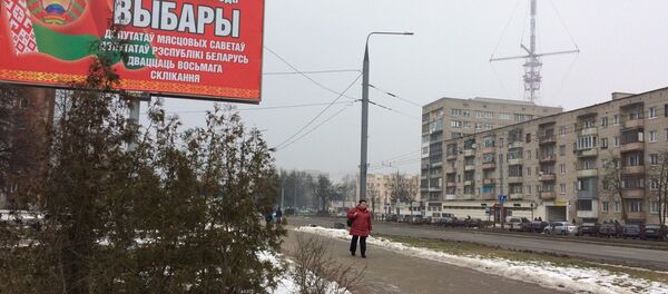 Улица в Гродно с билбордом о проведении выборов Улица в Гродно с билбордом о проведении выборов - Sputnik Беларусь