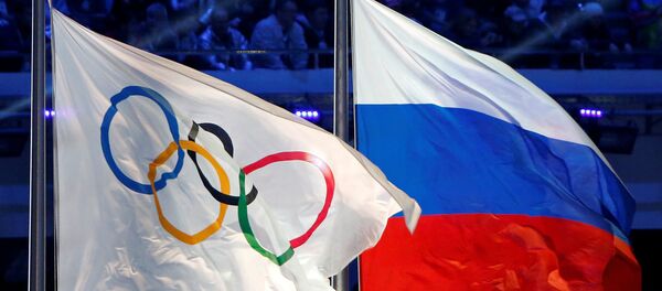 Флаги России и МОК на церемонии закрытия Игр-2014 Флаги России и МОК на церемонии закрытия Игр-2014 - Sputnik Беларусь