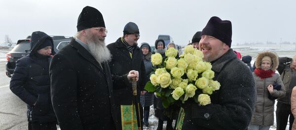 Православные священники на месте упокоения Валентины Минской - Sputnik Беларусь