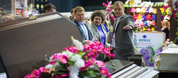 Гостям и заинтересованным предложили посмотреть на смерть не как на ритуал, а как на бизнес Гостям и заинтересованным предложили посмотреть на смерть не как на ритуал, а как на бизнес - Sputnik Беларусь