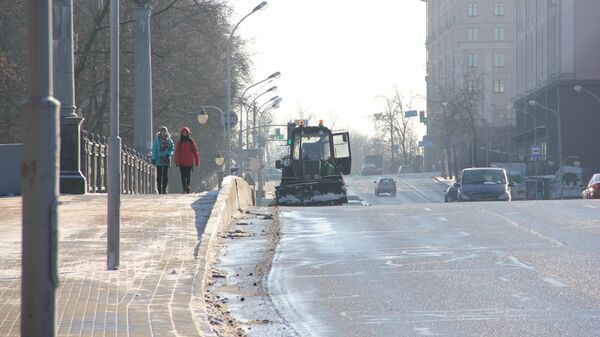 Каждый день на минские улицы высыпают тонны реагентов - Sputnik Беларусь