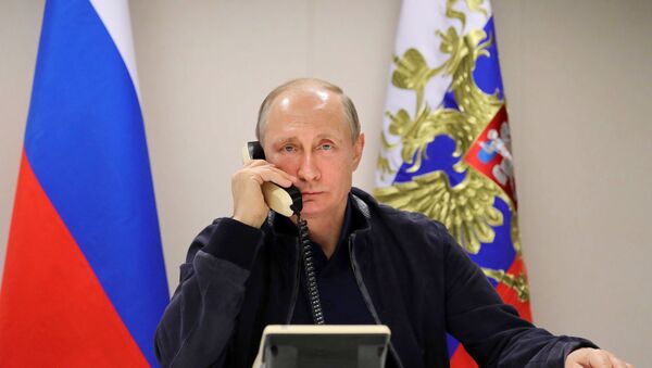 Президент РФ Владимир Путин во время телефонного разговора - Sputnik Беларусь