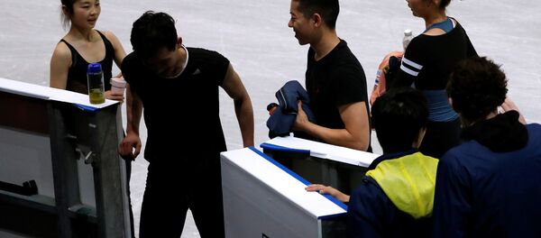 Фигуристы Алекс Кан Чан Кан и Ким Ю Сик из Южной и Северной Кореи Фигуристы Алекс Кан Чан Кан и Ким Ю Сик из Южной и Северной Кореи - Sputnik Беларусь