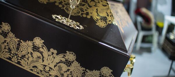 Гроб класса премиум на выставке - Sputnik Беларусь