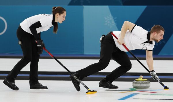 Александр Крушельницкий и Анастасия Брызгалова (керлинг) на Олимпийских играх 2018 - Sputnik Беларусь