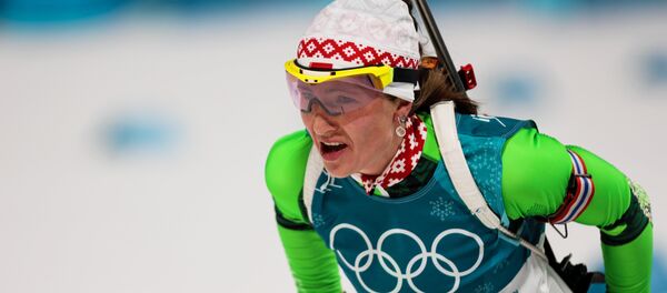 Домрачева вышла на старт под девятым номером, но к финишу пришла 37-й - Sputnik Беларусь