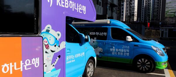 Мобильный банк в медиа-деревне Каннына - Sputnik Беларусь