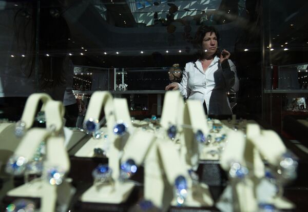 Тренинги женственности: выходили на улицу с утюгом и гладили прохожих - Sputnik Беларусь