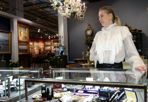 К каждому ювелирному украшению магнитную клипсу не прицепишь - Sputnik Беларусь