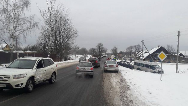 Столкновение маршрутки с двумя автомобилями под Полоцком - Sputnik Беларусь