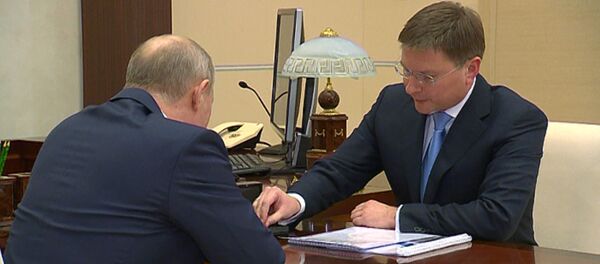 Пуціну паказалі 2 самыя дарагія за ўсю гісторыю РФ і СССР алмазы Пуціну паказалі 2 самыя дарагія за ўсю гісторыю РФ і СССР алмазы - Sputnik Беларусь