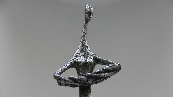 Скульптура Владимира Слободчикова Чернобыльская Мадонна - Sputnik Беларусь