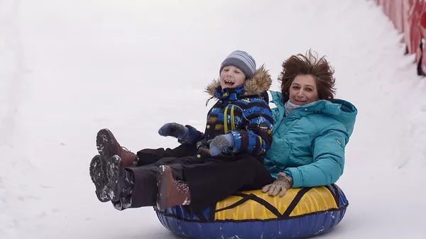 Минздрав рассказал, как сделать катание на горках безопасным