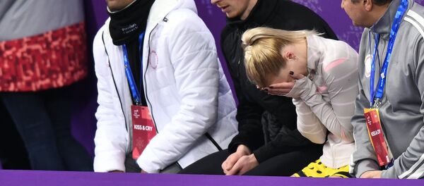 Евгения Тарасова и Владимир Морозов после окончания выступления в произвольной программе парного катания на соревнованиях по фигурному катанию на XXIII зимних Олимпийских играх Евгения Тарасова и Владимир Морозов после окончания выступления в произвольной программе парного катания на соревнованиях по фигурному катанию на XXIII зимних Олимпийских играх - Sputnik Беларусь