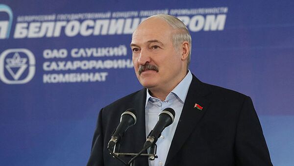 Александр Лукашенко во время посещения Слуцка - Sputnik Беларусь