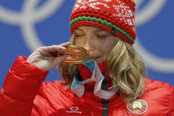 Фристайлистка Анна Гуськова получила первое в своей жизни олимпийское золото - Sputnik Беларусь