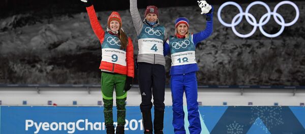 Дарья Домрачева на олимпийском пьедестале в Пхенчхане - Sputnik Беларусь