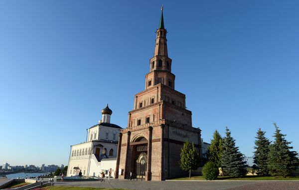 Башня Сююмбике в Казанском кремле является падающей башней (имеет заметный наклон). Точная дата постройки неизвестна, впервые упоминается в летописях в 1777 году. - Sputnik Беларусь