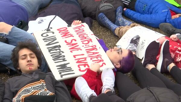 Протест школьников возле Белого дома в Вашингтоне с требованием ввести ограничения на ношение оружия - Sputnik Беларусь