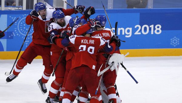 Чешский хоккеисты радуются выходу в полуфинал Олимпиады-2018 - Sputnik Беларусь