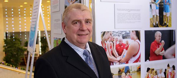 Тренер-преподаватель по баскетболу Гродненского государственного училища олимпийского резерва Александр Шимковяк, архивное фото Тренер-преподаватель по баскетболу Гродненского государственного училища олимпийского резерва Александр Шимковяк, архивное фото - Sputnik Беларусь