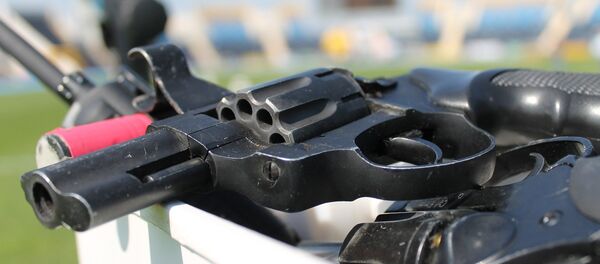 Оружие на школьном стадионе, архивное фото - Sputnik Беларусь