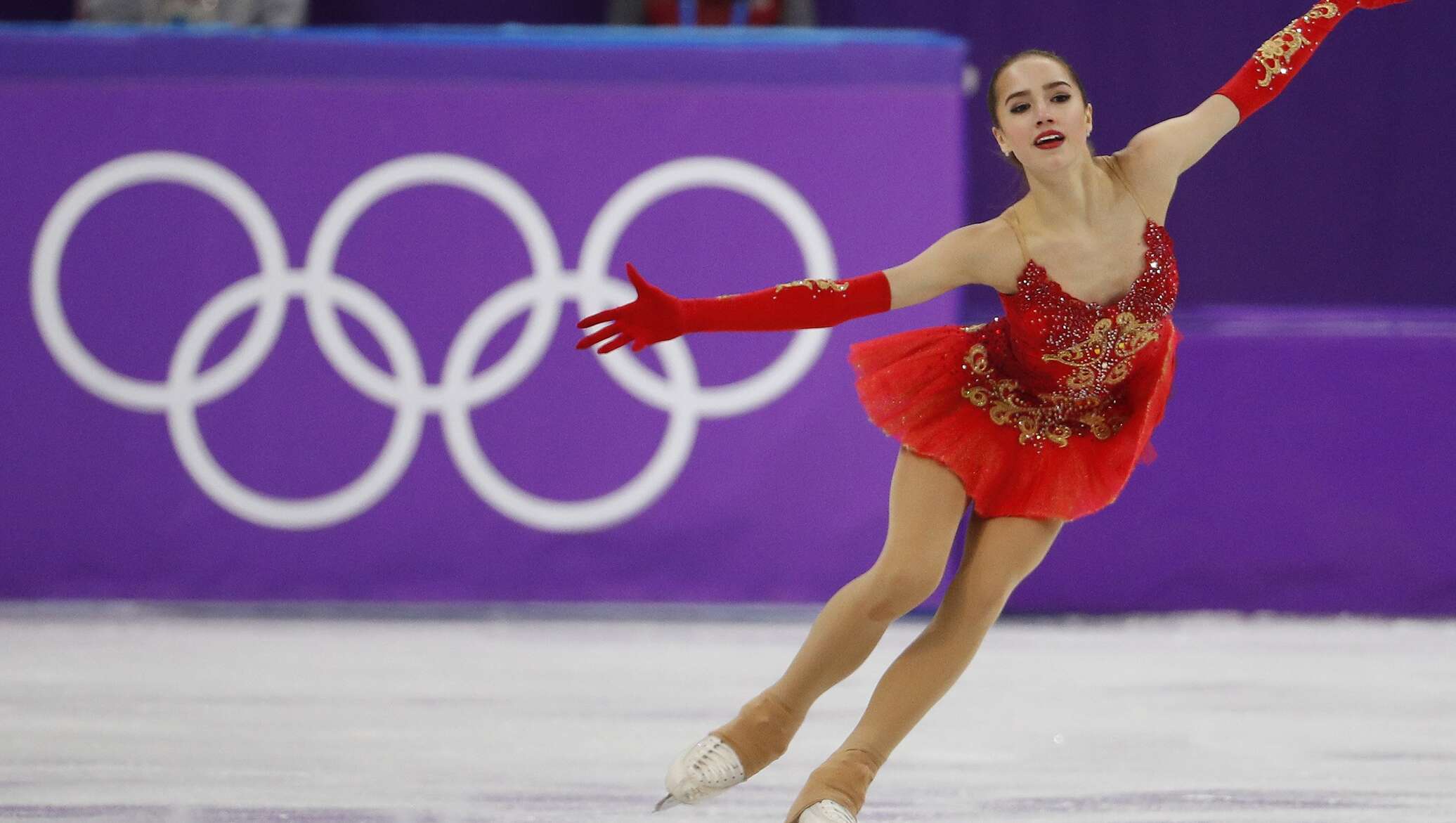 Фигурное олимпийские. Алина Загитова олимпиада 2018. Алина Загитова Олимпийские игры. Алина Загитова олимпиада. Чемпионат России 2018 по фигурному катанию Алина Загитова.