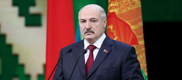 Президент Беларуси Александр Лукашенко на торжественном собрании, посвященном 100-летию Вооруженных Сил и празднованию 23 февраля - Sputnik Беларусь