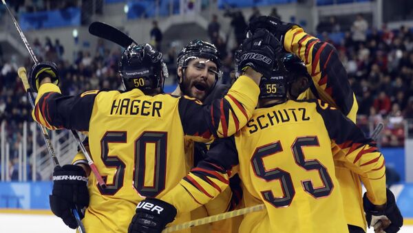 Хоккеисты сборной Германии по хоккею в матче против Канады на Олимпиаде-2018 - Sputnik Беларусь