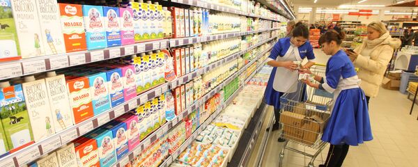Молоко в гипермаркете - Sputnik Беларусь