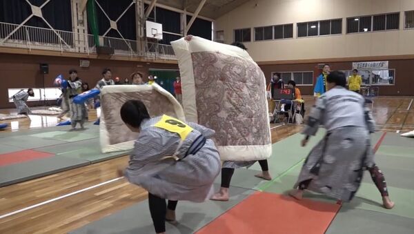 Бои на подушках - профессиональный вид спорта в Японии - Sputnik Беларусь