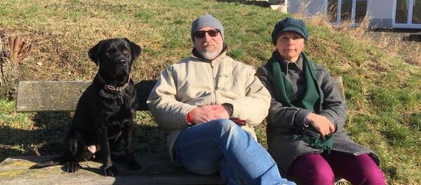 Ирина с мужем возле их дома недалеко от Кельна: семья не представляет своей жизни без собак Ирина с мужем возле их дома недалеко от Кельна: семья не представляет своей жизни без собак - Sputnik Беларусь