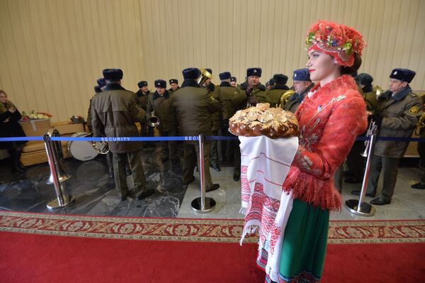 Белорусских олимпийцев встречают хлебом-солью и с музыкой - Sputnik Беларусь