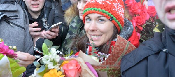 Надежда Скардино в толпе журналистов - Sputnik Беларусь