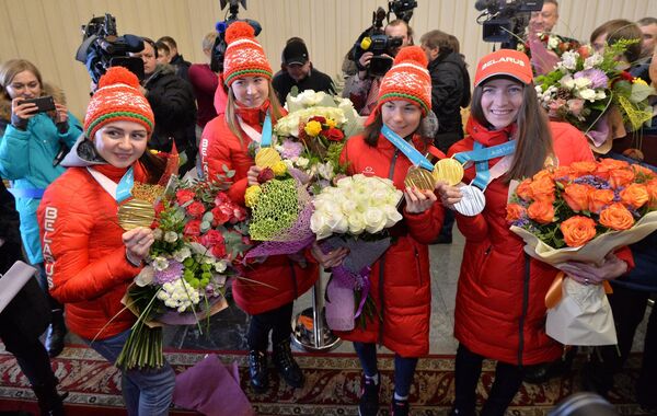 Белорусские олимпийские чемпионки биатлонистки Домрачева, Алимбекова, Скардино и Кривко - Sputnik Беларусь