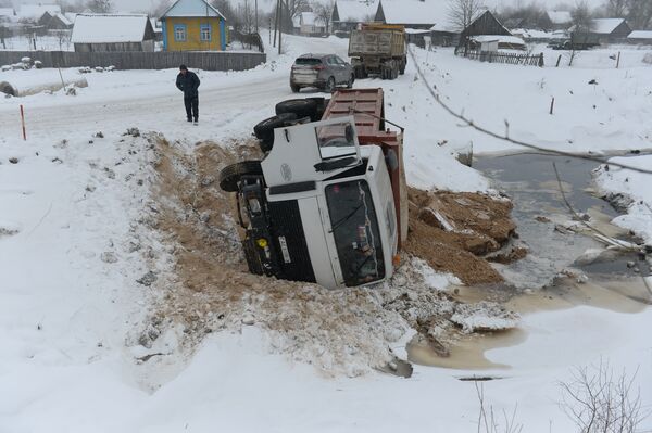 Перевернувшийся МАЗ - Sputnik Беларусь