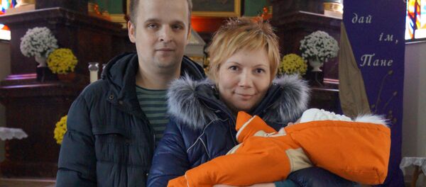 Лариса и Валерий Довгань были очень счастливы, когда родилась дочь Лариса и Валерий Довгань были очень счастливы, когда родилась дочь - Sputnik Беларусь