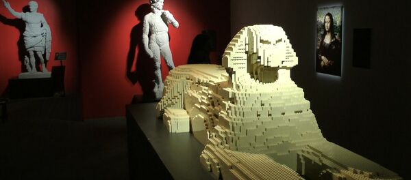 Мільёны кубікаў Лега: выстава незвычайнай скульптуры адкрылася ў Мінску Мільёны кубікаў Лега: выстава незвычайнай скульптуры адкрылася ў Мінску - Sputnik Беларусь