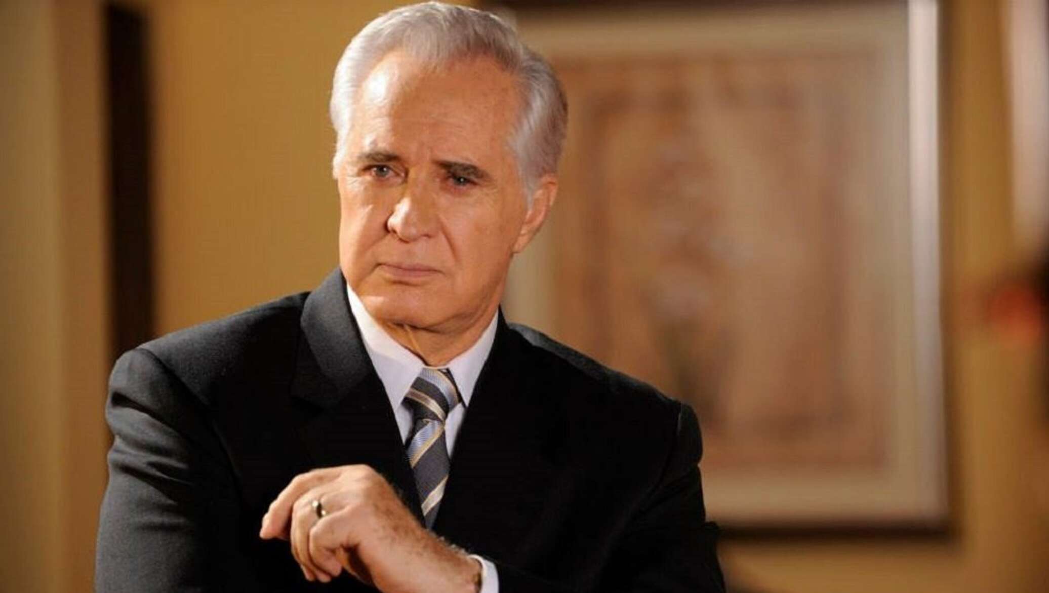 Луис альберто актер. Луис альберто с пистолетом. Рохелио герра. Леонардо даниэль богатые тоже плачут. Рохелио гуэрра.